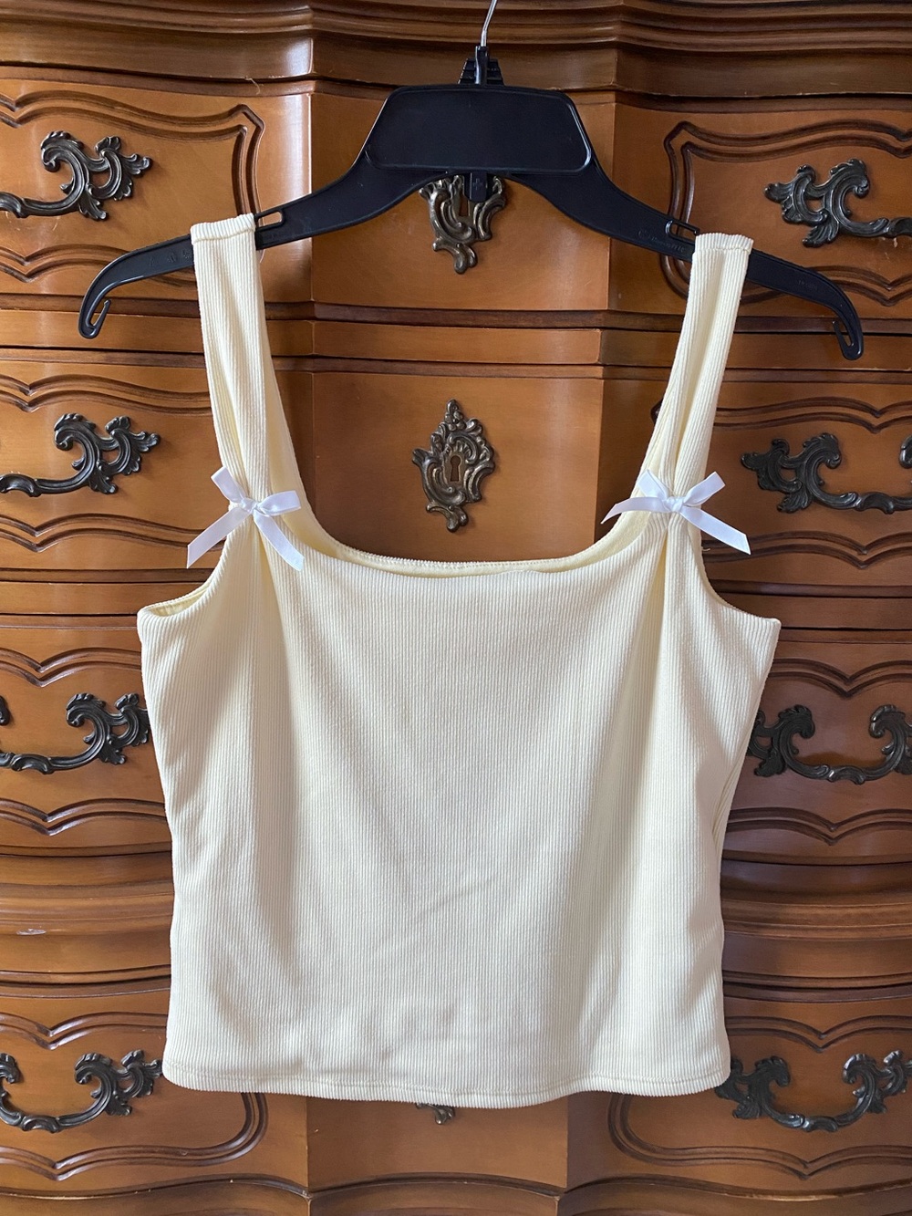 Gaze Yellow Cream Ribbed Tank Top with Bows, Size M, Excellent Condition